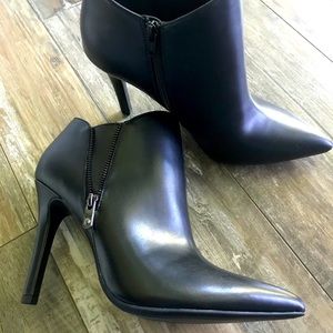 Worthington booties like new